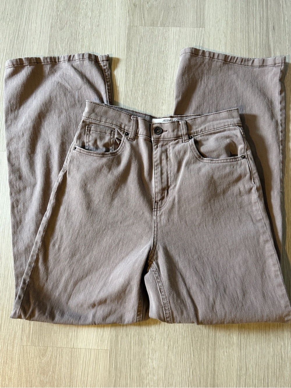 Ardene ‘90S 05 High-Rise Jeans in Taupe Beige